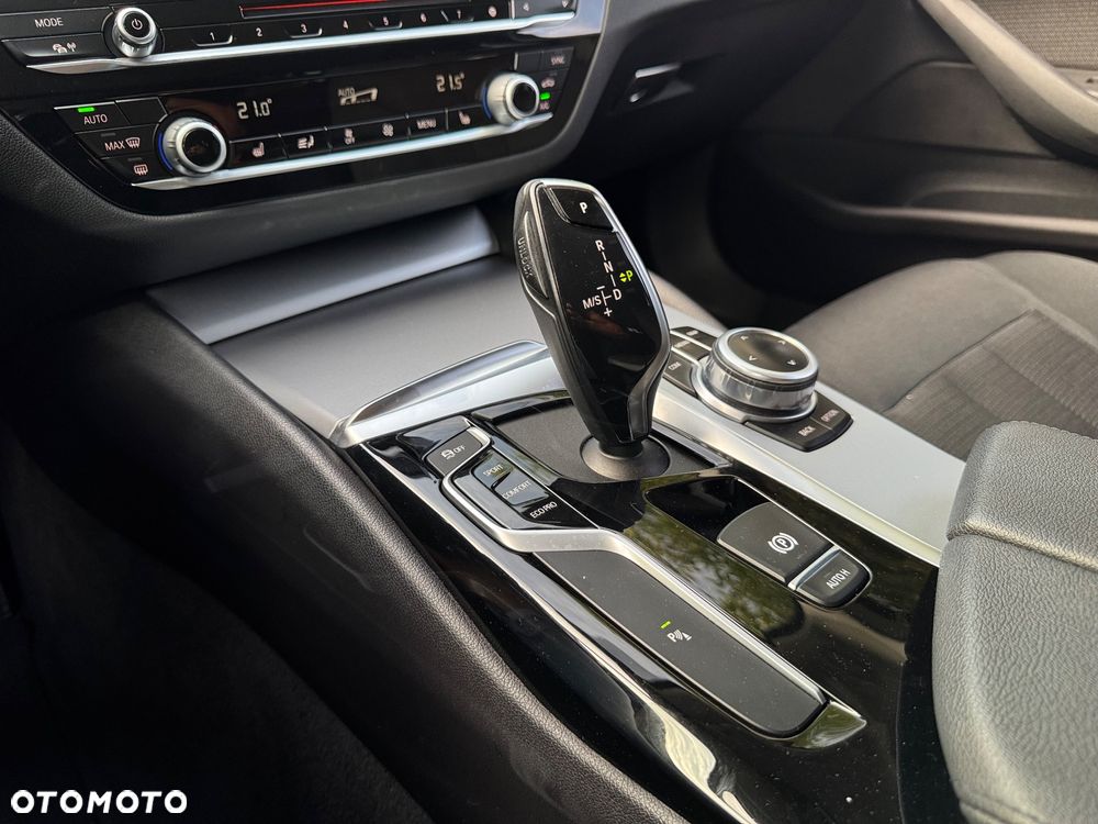 BMW Seria 5 520d xDrive Touring - 14