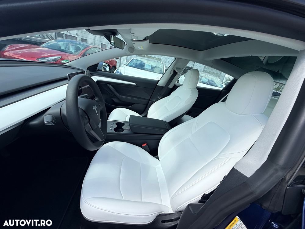 Tesla Model 3 - 10