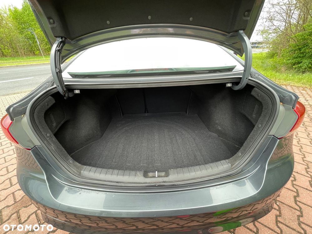 Hyundai Elantra 1.6 Classic Plus - 10
