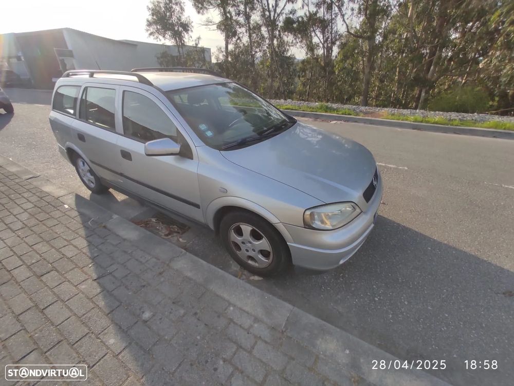 Opel Astra Caravan - 10