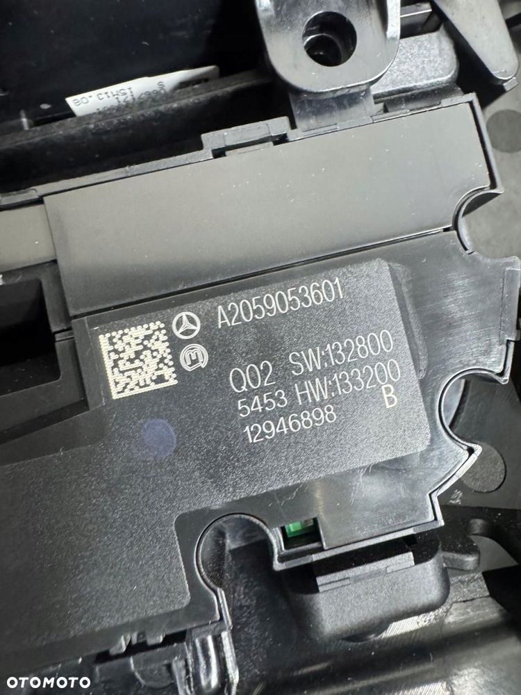 panel klimatyzacji nawigacji radia mercedes c klasa w205 2014-2021 - 11