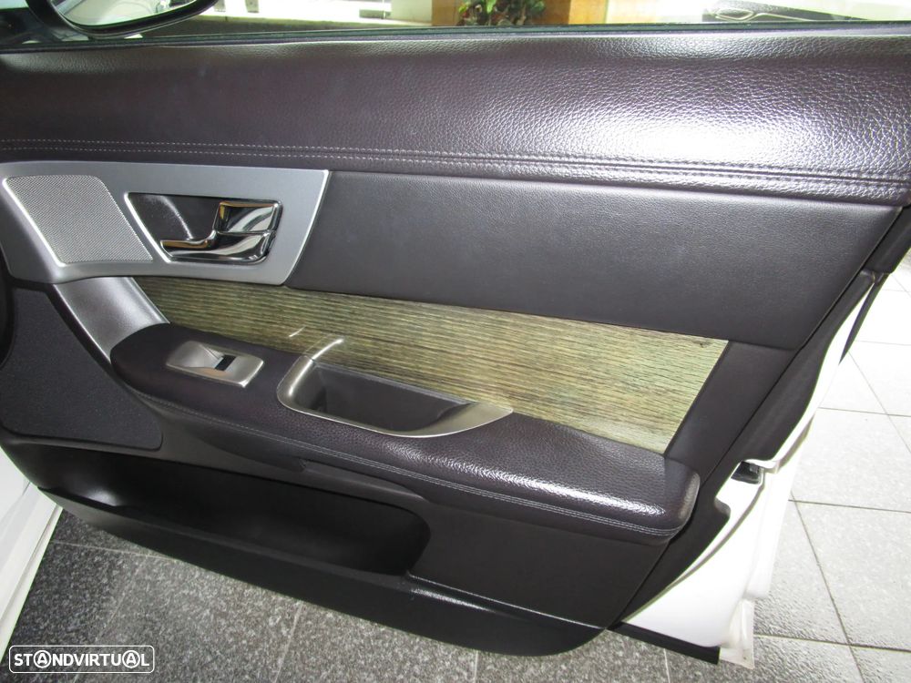 Jaguar XF Sportbrake 2.2 D R-Sport - 46