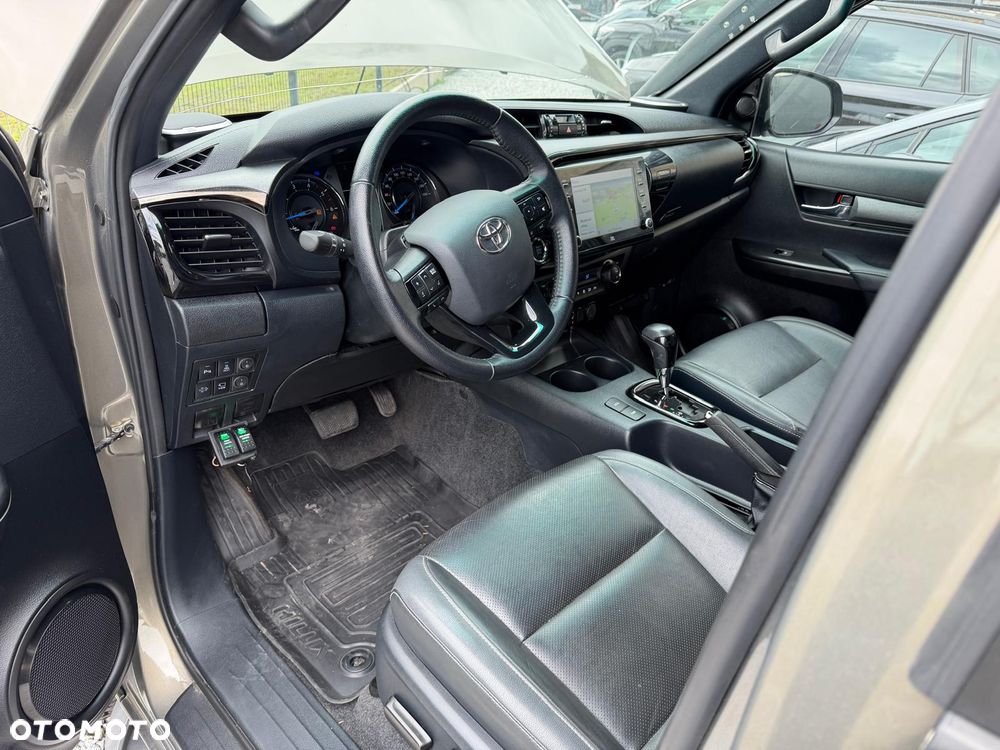 Toyota Hilux 2.8 D-4D Double Cab Invincible Sport 4x4 - 15