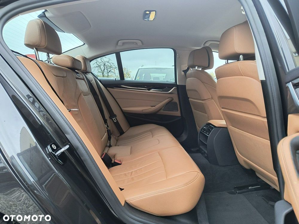 BMW Seria 5 530i Luxury Line sport - 13