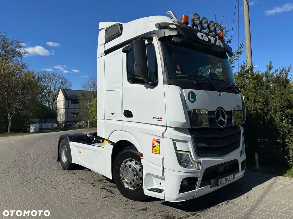 Mercedes-Benz 1845 ADR - 1