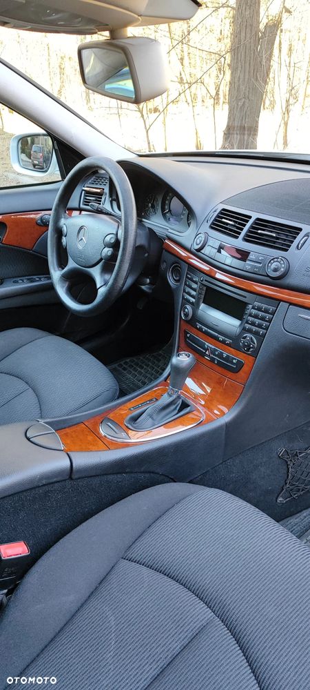 Mercedes-Benz Klasa E 200 Kompressor Automatik Classic - 19