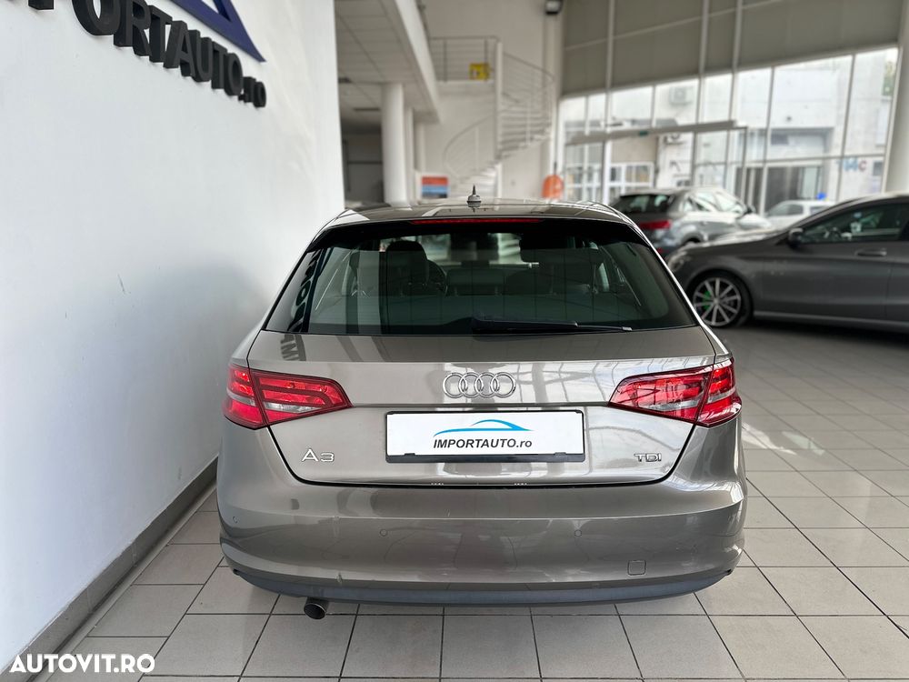 Audi A3 Sportback 1.6 TDI S-tronic Attraction - 12