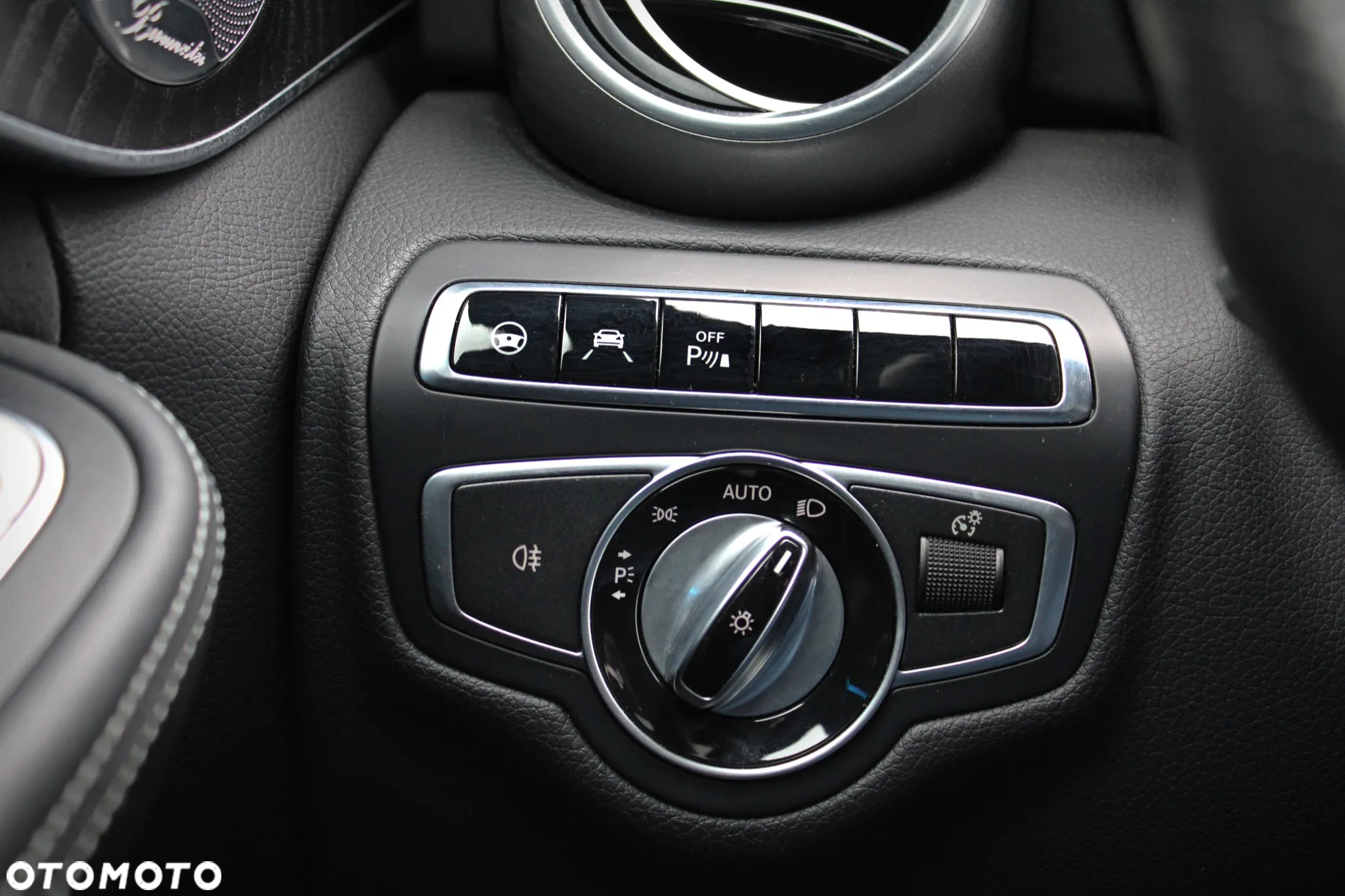 Mercedes-Benz Klasa C AMG 63 AMG Speedshift 7G-MCT - 24