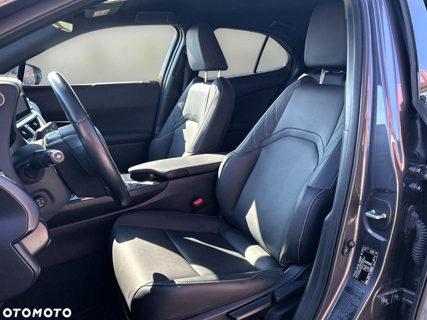 Lexus UX 250h GPF F Sport Design 2WD - 14