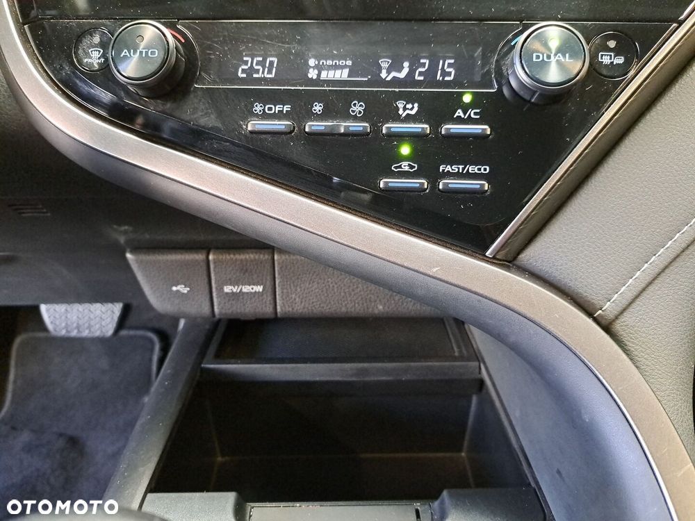 Toyota Camry 2.5 Hybrid Prestige CVT - 26
