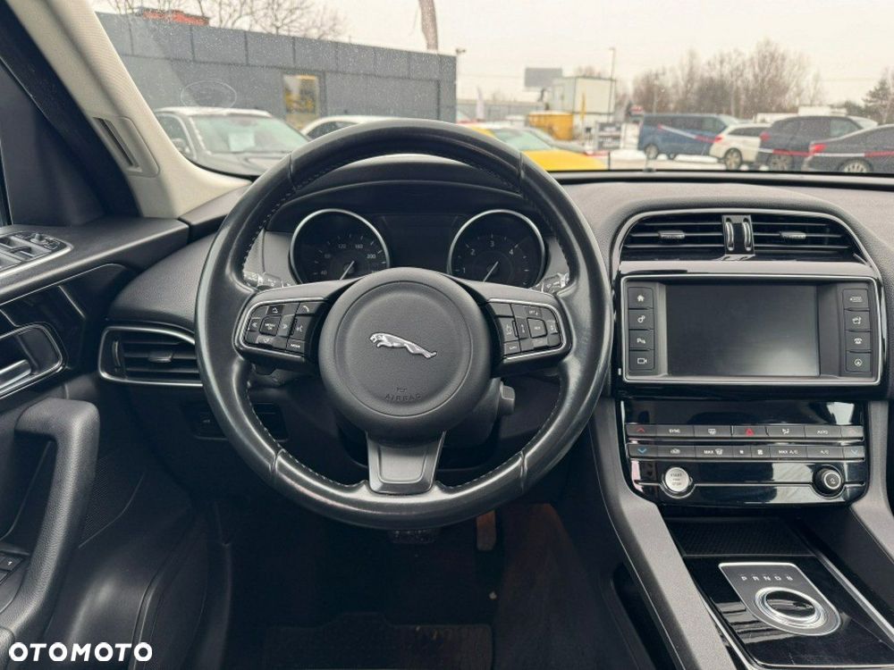 Jaguar F-Pace - 13