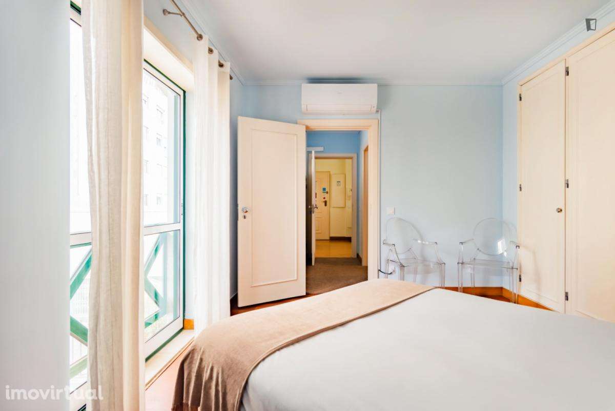 Apartamento com 1 quartos - localizado em São Bento Lisbon - Grande imagem: 5/30