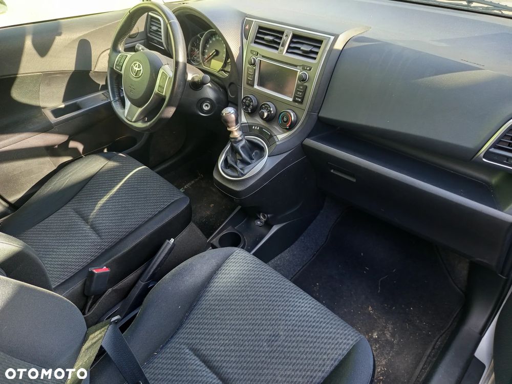 Toyota Verso S - 2