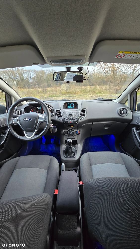 Ford Fiesta 1.5 TDCi Ambiente - 9