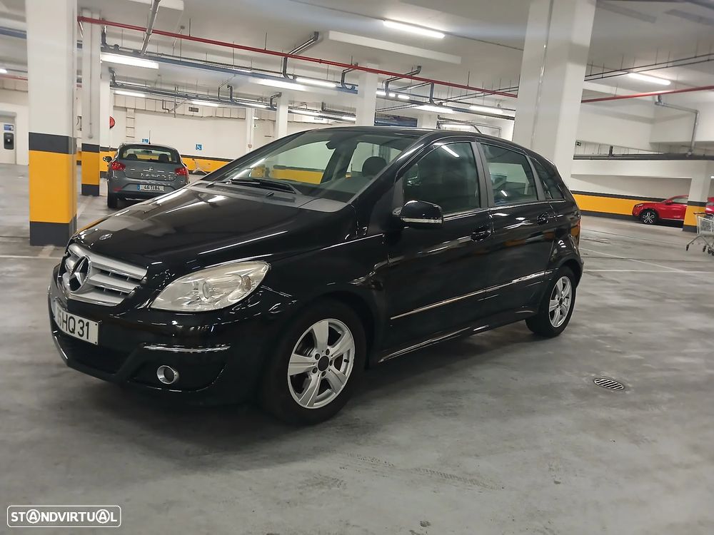 Mercedes-Benz B 180