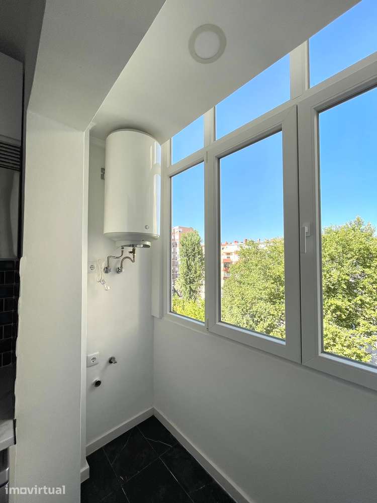 T2 Remodelado com Elevador e Excelente Exposição Solar | Setúbal - Grande imagem: 2/15