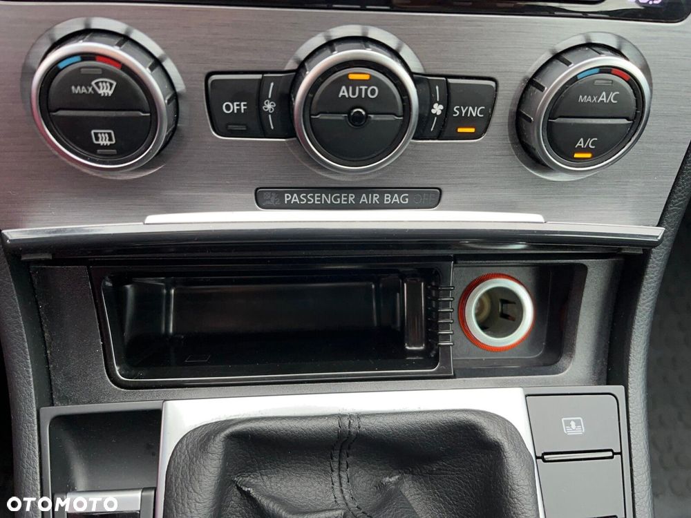 Volkswagen Passat - 36