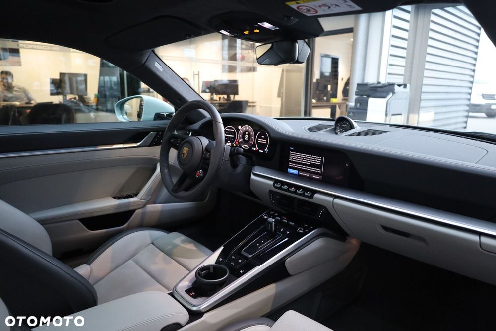 Porsche 911 Carrera - 9