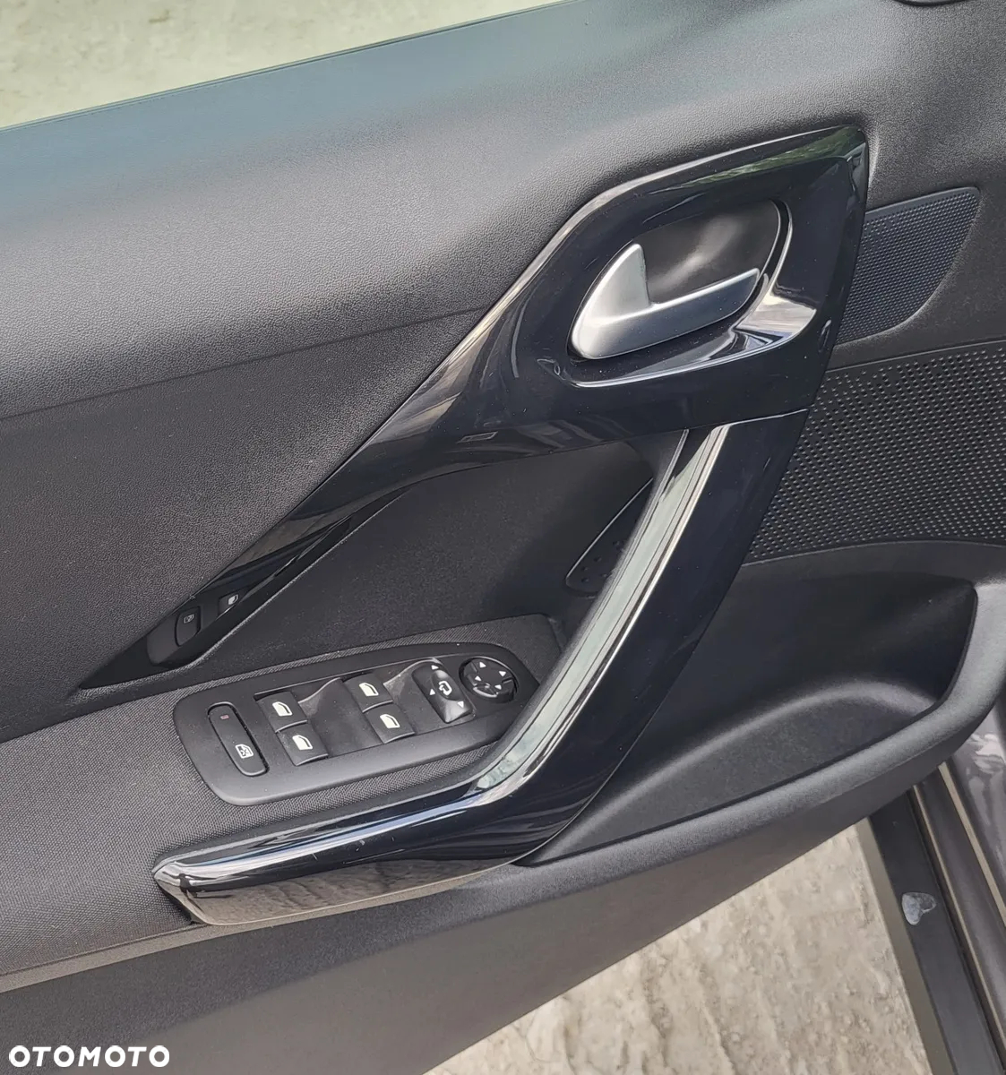 Peugeot 2008 1.2 Pure Tech GPF Signature S&S - 25