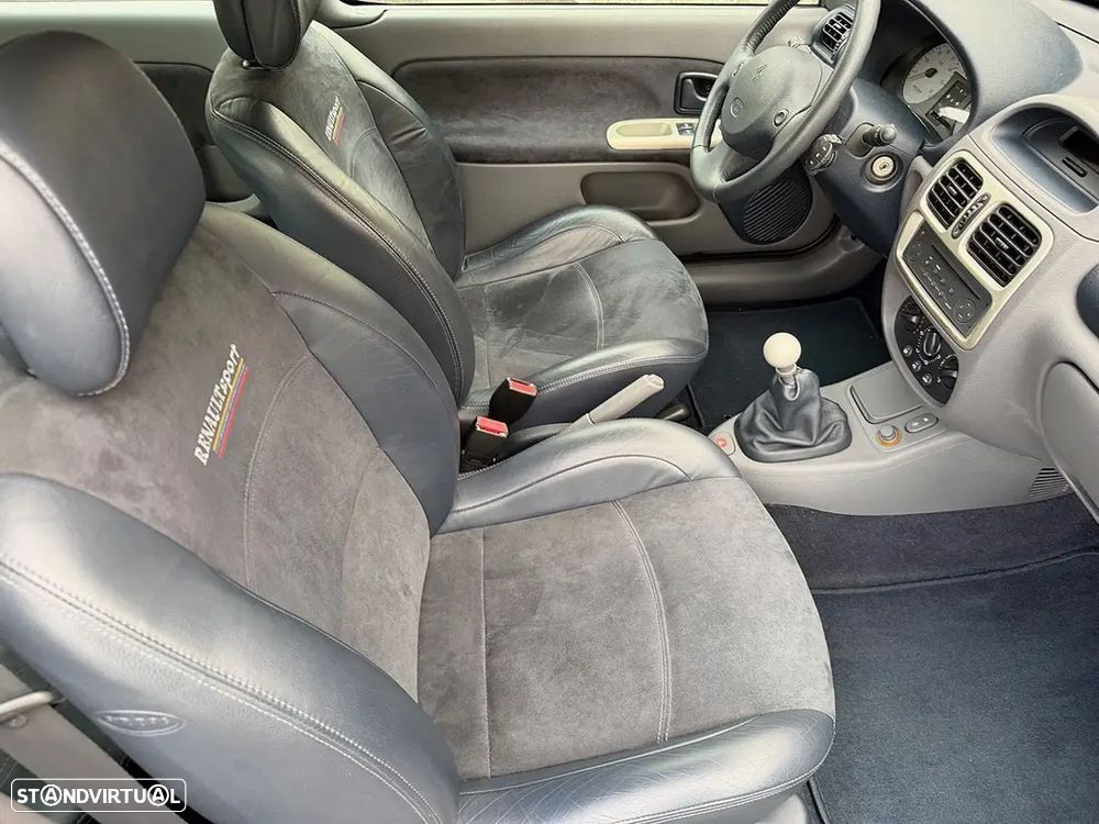 Renault Clio Sport Tourer - 12