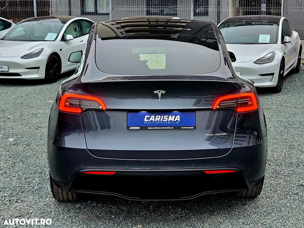 Tesla Model Y Long Range Dual Motor AWD - 11