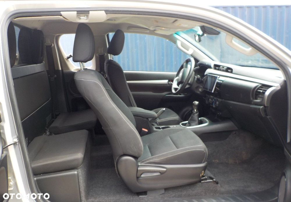 Toyota Hilux - 16