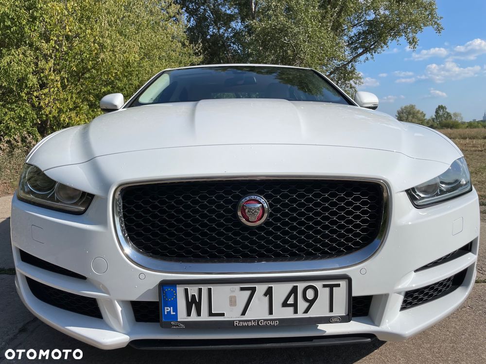 Jaguar XE 2.0 T Prestige - 5