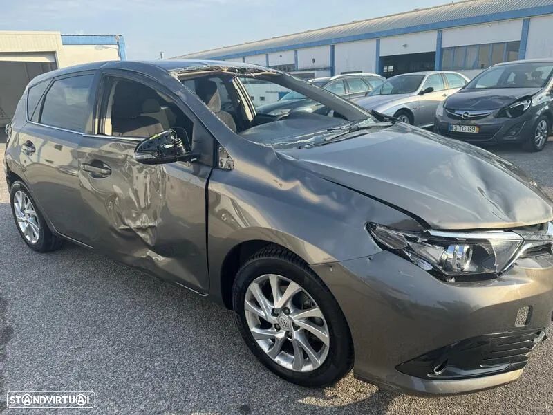 Toyota AURIS 1.4 D-4D de 2017 para peças - 1