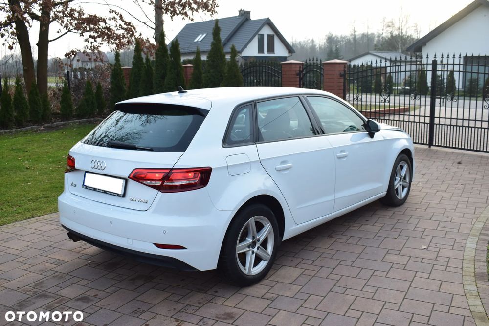 Audi A3 Sportback - 1