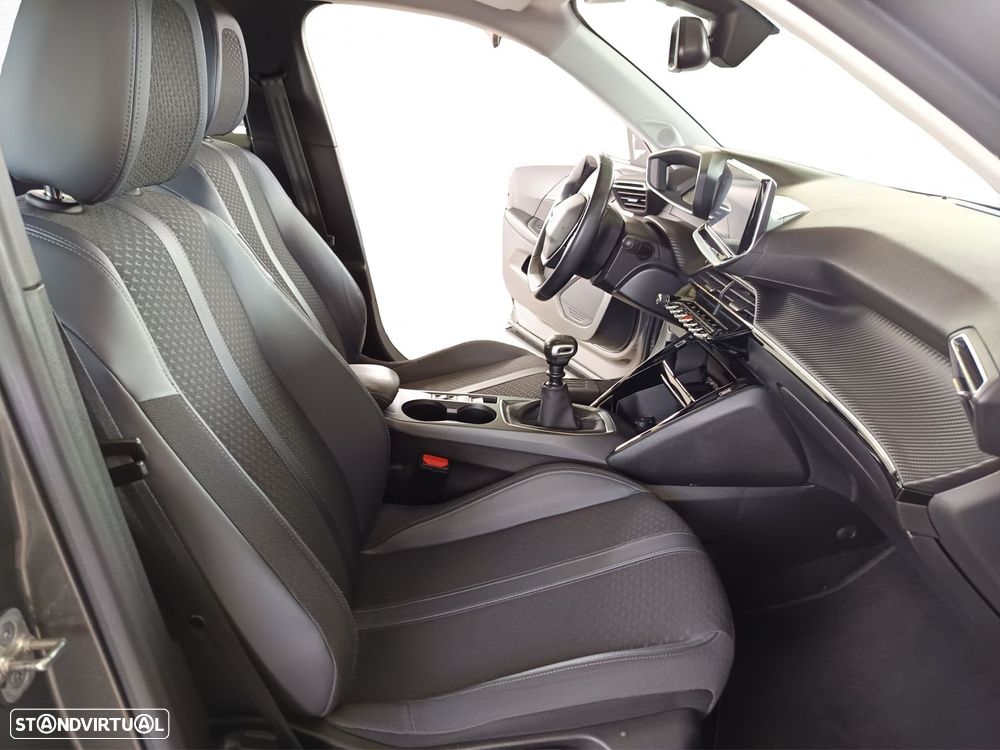 Peugeot 2008 1.2 PureTech Allure Pack - 17