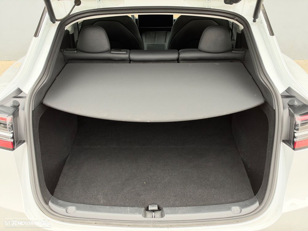 Tesla Model Y Long Range Dual Motor AWD - 23