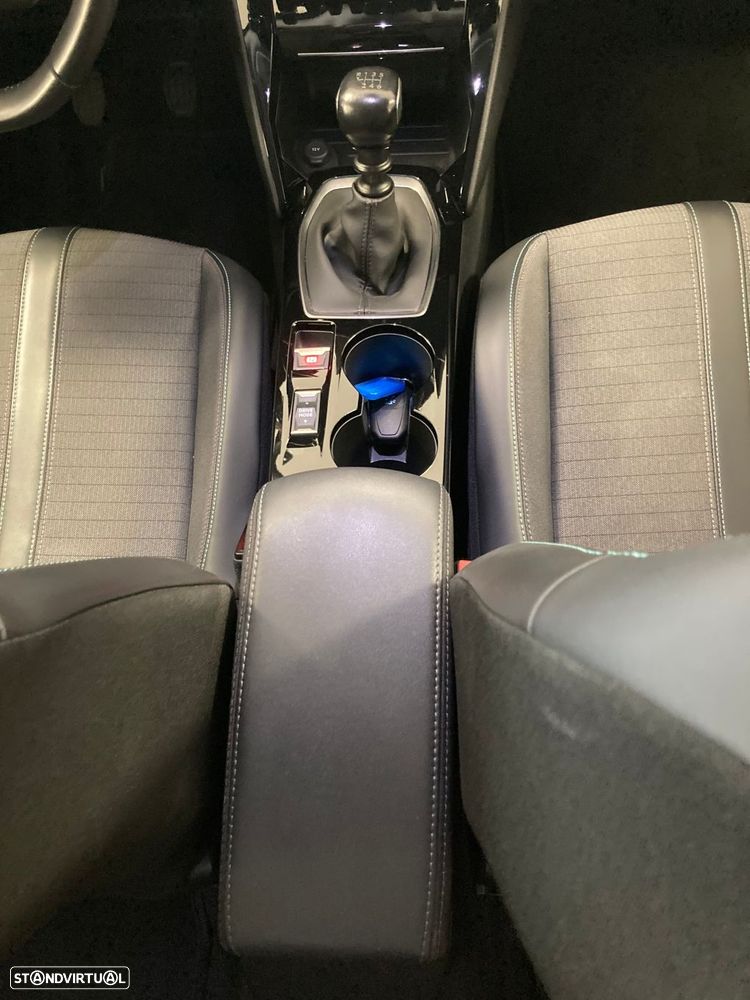 Peugeot 2008 1.2 PureTech Active Pack - 39