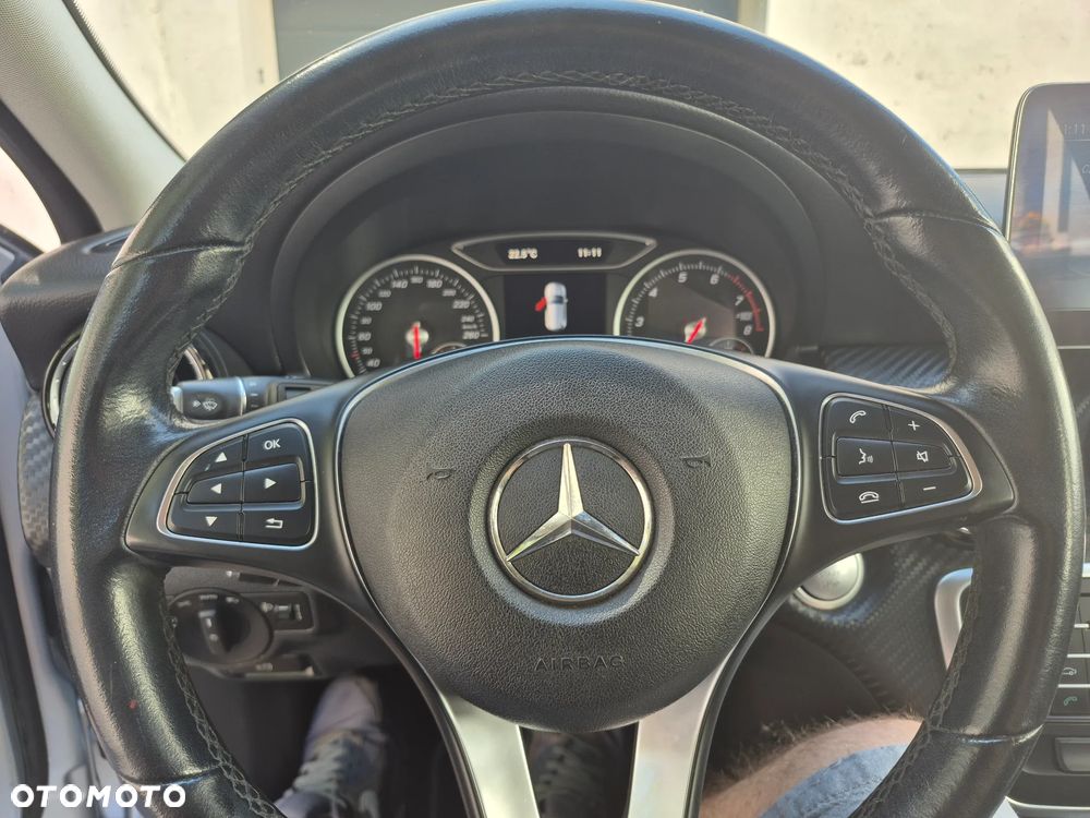 Mercedes-Benz GLA 180 Style - 22