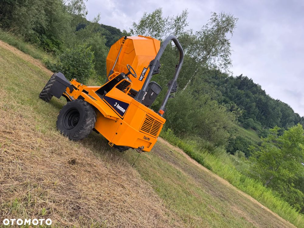 Thwaites MACH Wozidło Budowlane-Rolnicze. Wózek z Obrotową Kolebą. 3 tony ładowność. 4x4. Silnik YANMAR 4 cylindry 50 km. Jazda 3 prędkości. Maszyna w ładnym stanie z Norweskiego Gospodarstwa! Ani deka luzów i wycieków! Pełny Oryginał. Hamulce brzytwa. Serwisy w DEKRA. Maszyna Woziła lekkie ładunki. Wielka Okazja. Wszystko w pełnym Oryginale. Opony Oryginał. Oświetlenie Fabryczne!  Mocny Silnik 4 cylindry. OKAZJA TANIO - 24