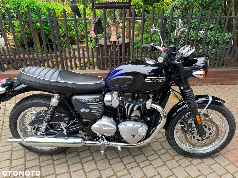 Triumph Bonneville - 9