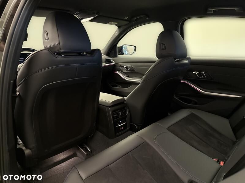 BMW Seria 3 318i M Sport - 18