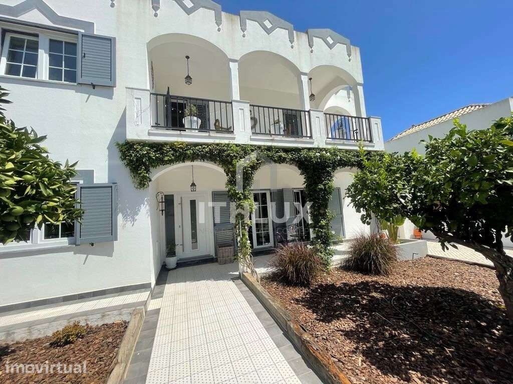 Villa de luxo impecavelmente apresentada com piscina e jardins em Tavi - Grande imagem: 4/46