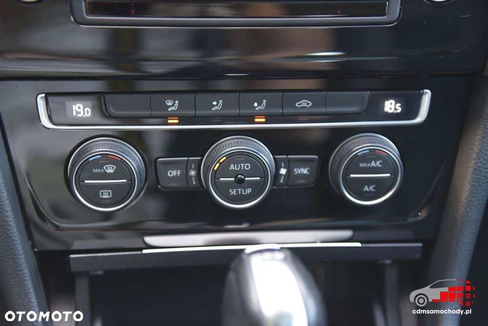 Volkswagen Golf - 24