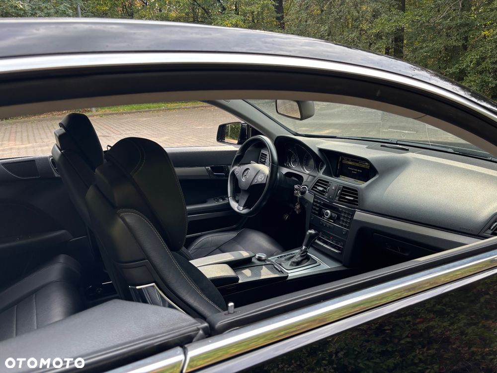Mercedes-Benz Klasa E 350 CDI DPF Coupe BlueEFFICIENCY 7G-TRONIC Elegance - 24