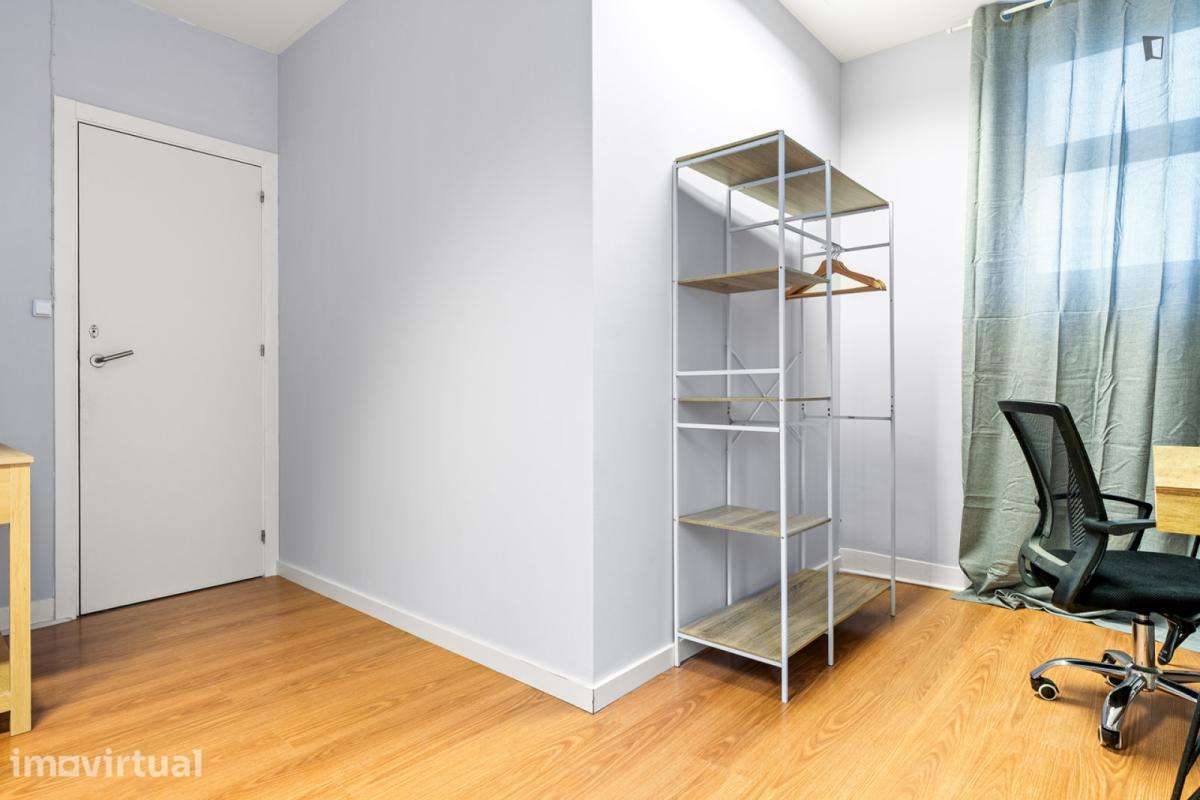 Quarto - localizado em Marquês de Pombal Lisbon - Grande imagem: 5/29