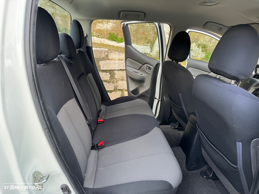 Mitsubishi L200 2.4 DI-D CD Invite 2WD - 28