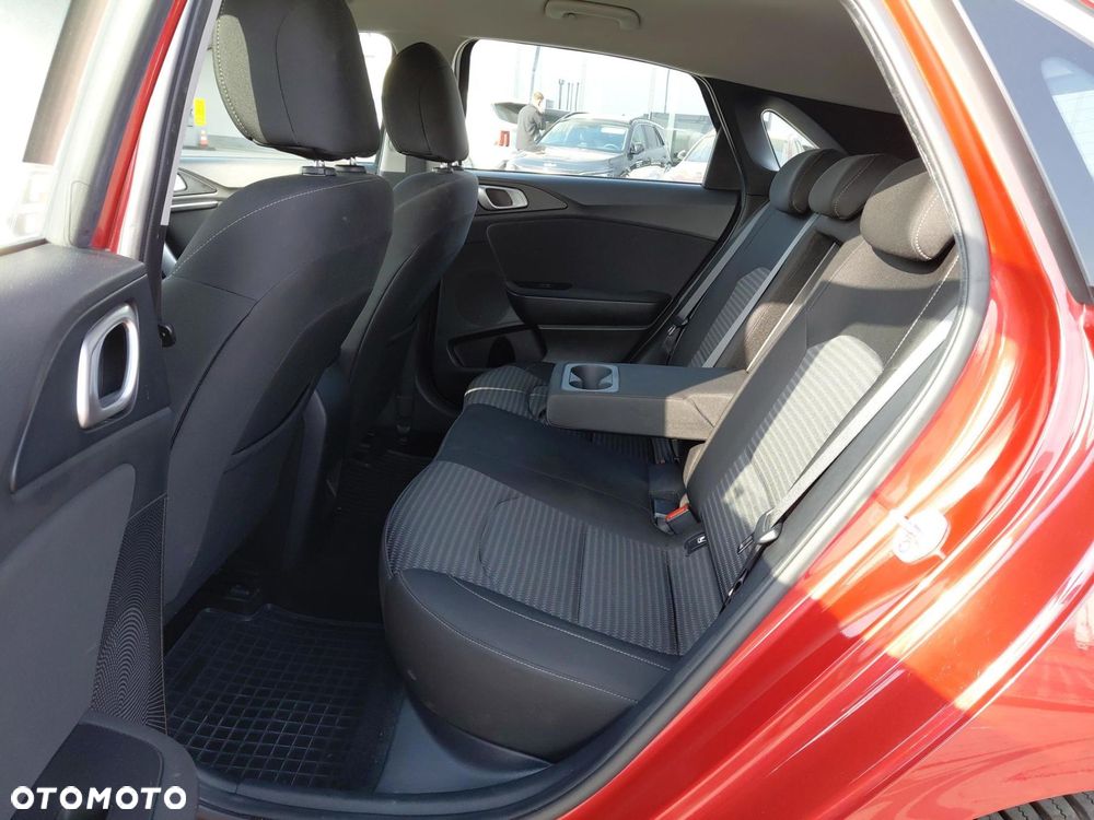 Kia Ceed - 16