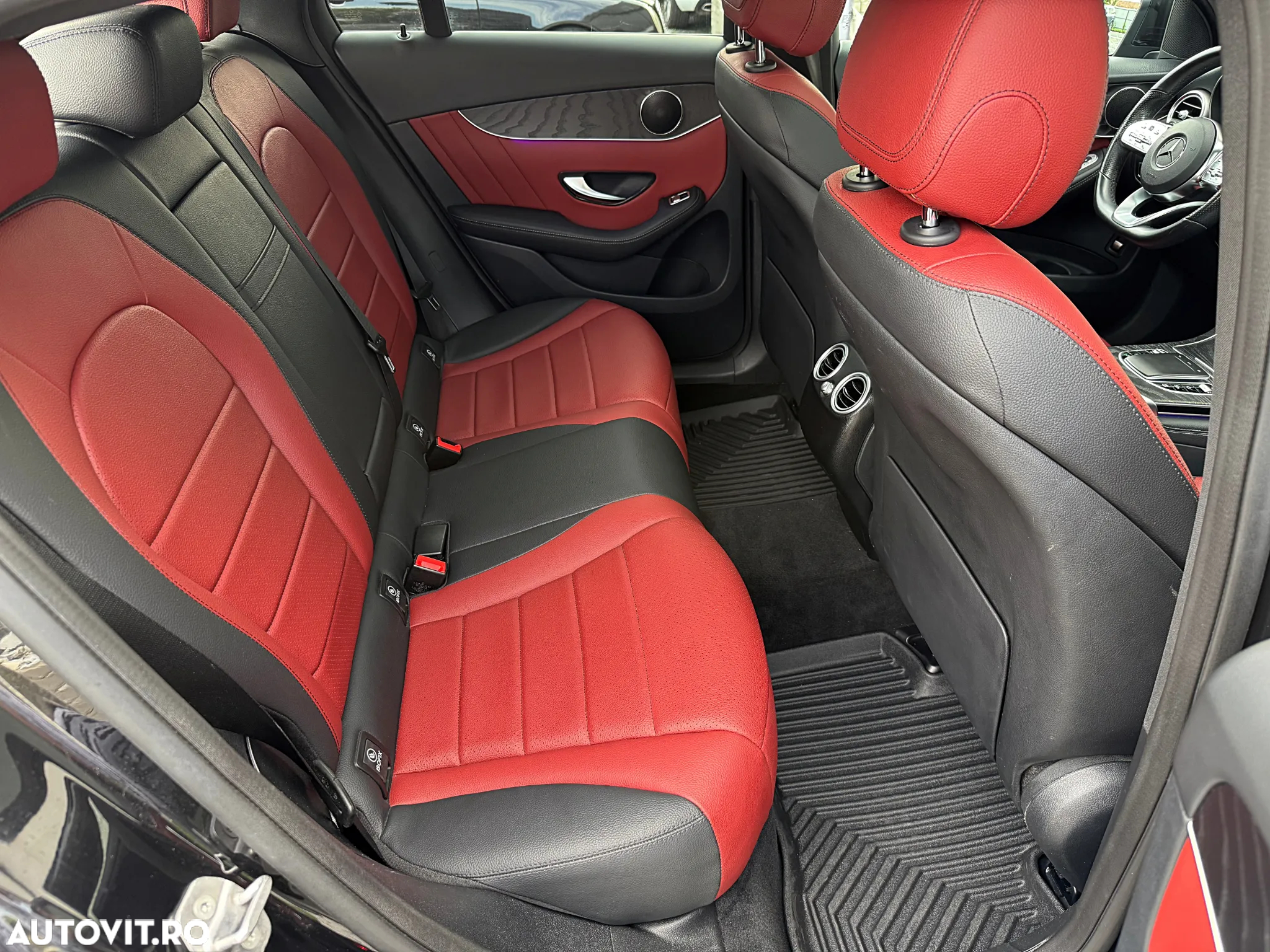 Mercedes-Benz GLC 300 4Matic 9G-TRONIC AMG Line - 32