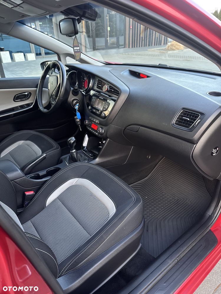 Kia Ceed 1.6 GDI ISG Spirit - 16