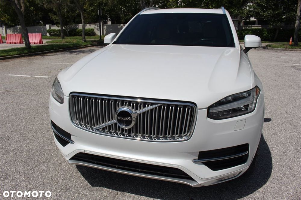 Volvo XC 90 - 9
