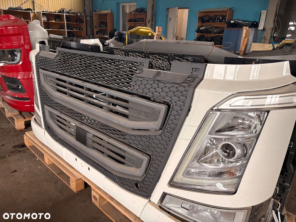 Przód z lampami grill okular atrapa Volvo FH4 biały - 2