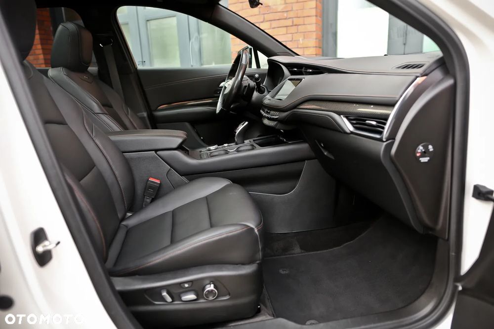 Cadillac XT4 350D AWD Launch Edition Sport - 23