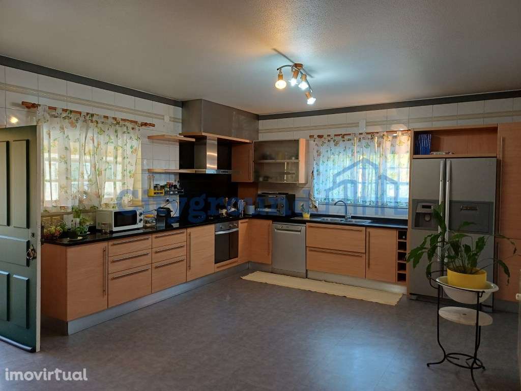 Moradia T4 no centro da Marinha Grande - Grande imagem: 5/37