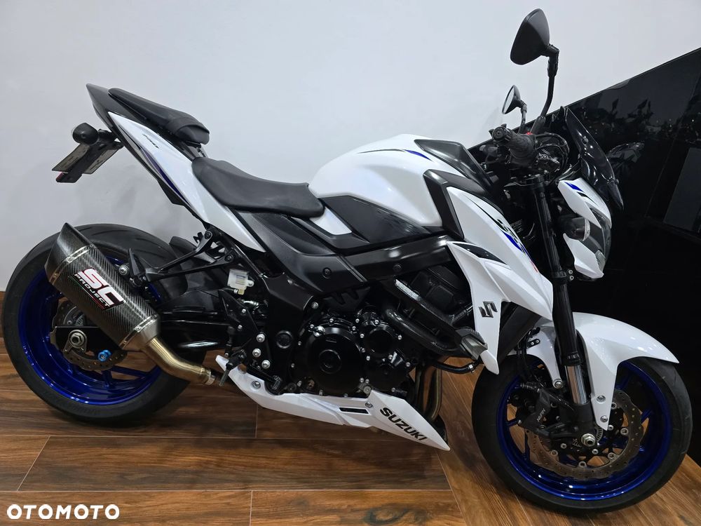 Suzuki GSX - 2