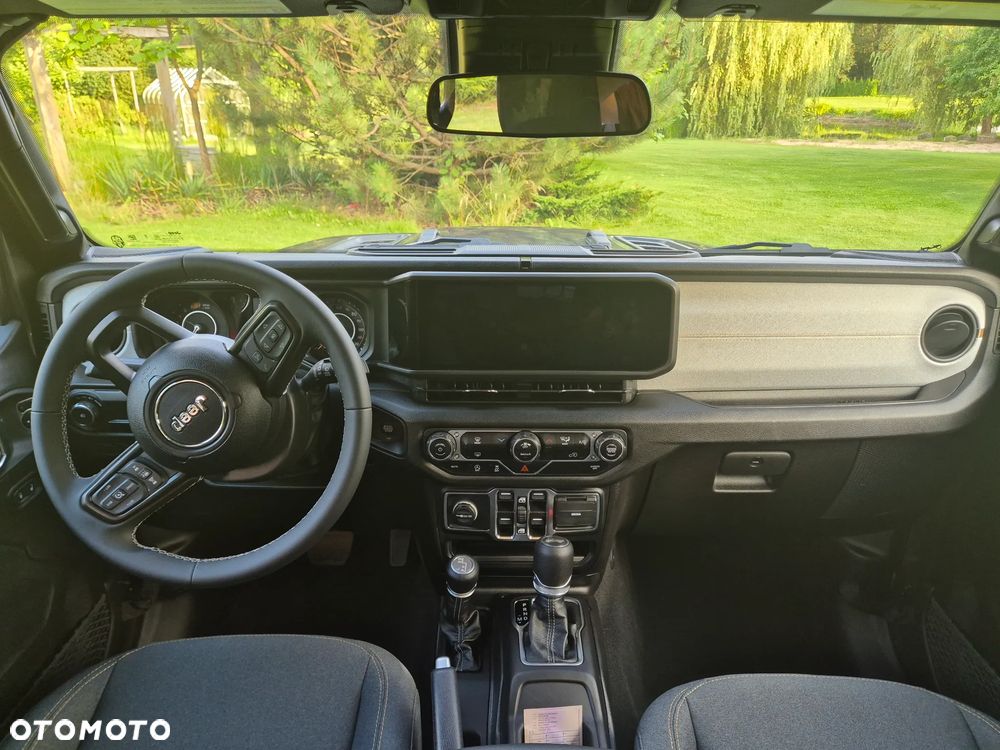 Jeep Wrangler - 16
